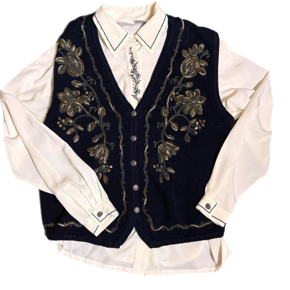 Vintage 2 piece Koret navy blue floral embroidered carrdi and blouse (m)